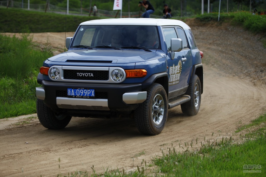 丰田fj酷路泽