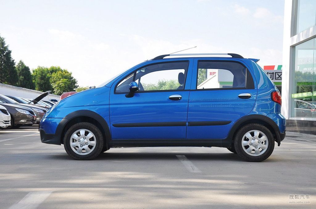 【 宝骏乐驰高清图片】_天空蓝_外观_搜狐汽车网