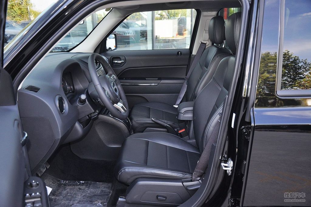 【 jeep自由客高清图片】_深色内饰_内饰_搜狐汽车网