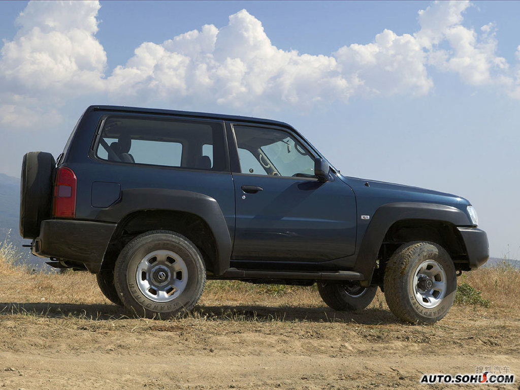 2005款日产途乐3门版