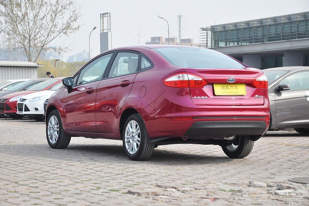 【 福特嘉年华三厢高清图片】_2013款 1.