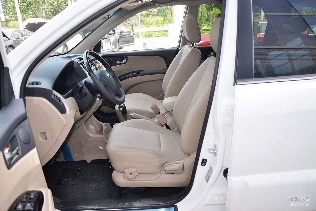 【 起亚狮跑高清图片】_浅色内饰_内饰_搜狐汽车网