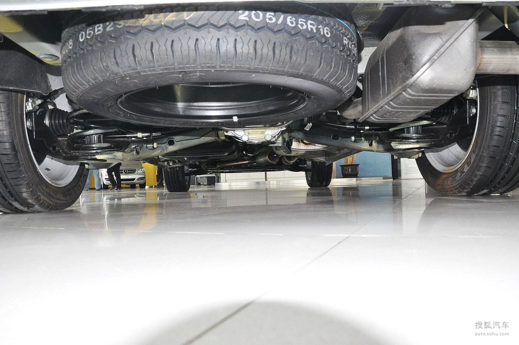 【 奔驰唯雅诺高清图片】_2013款 3.0l 礼遇版_底盘发动机_搜狐汽车网