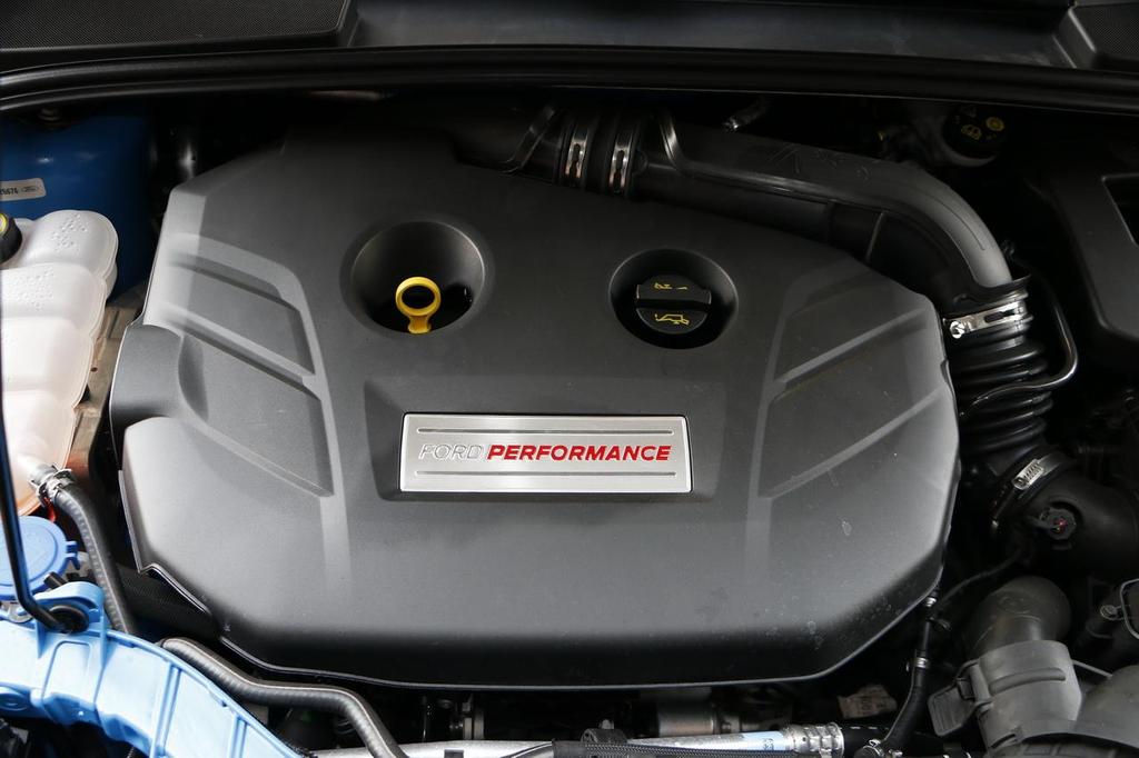 2016款福特福克斯rs23t赛道版发动机特写