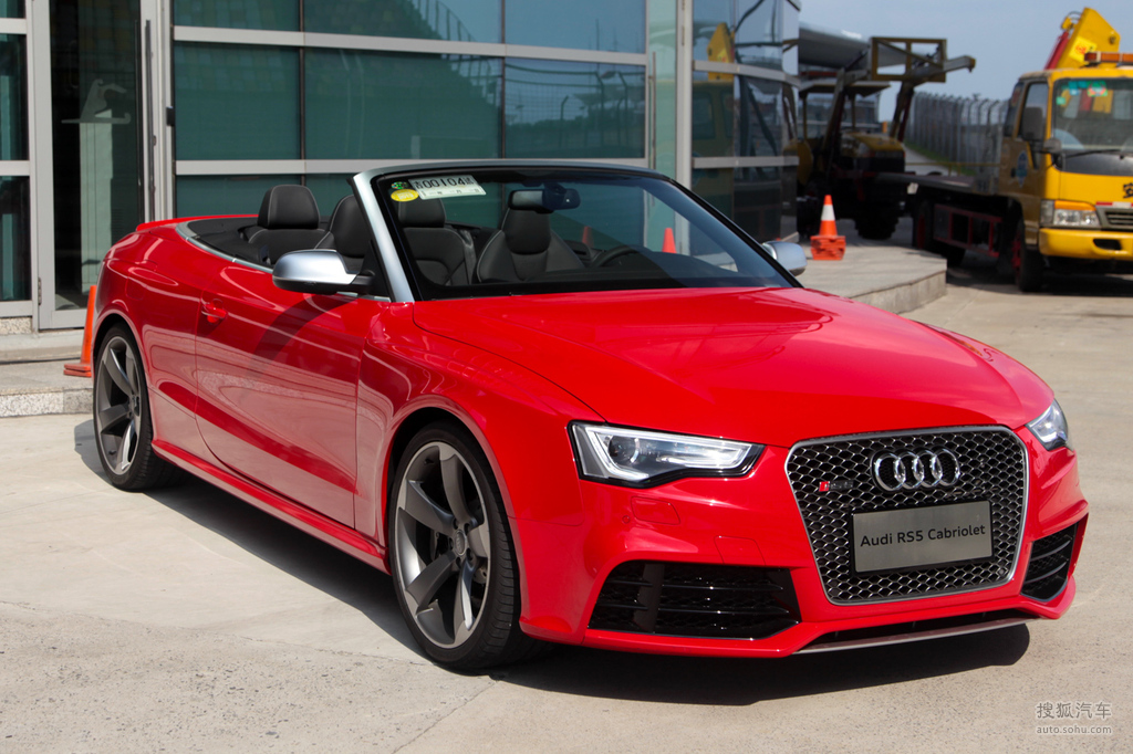 2013款奥迪rs 5 cabriolet敞篷版上赛试驾