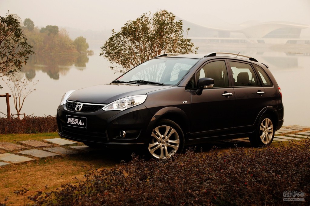 铃木利亚纳a6三厢