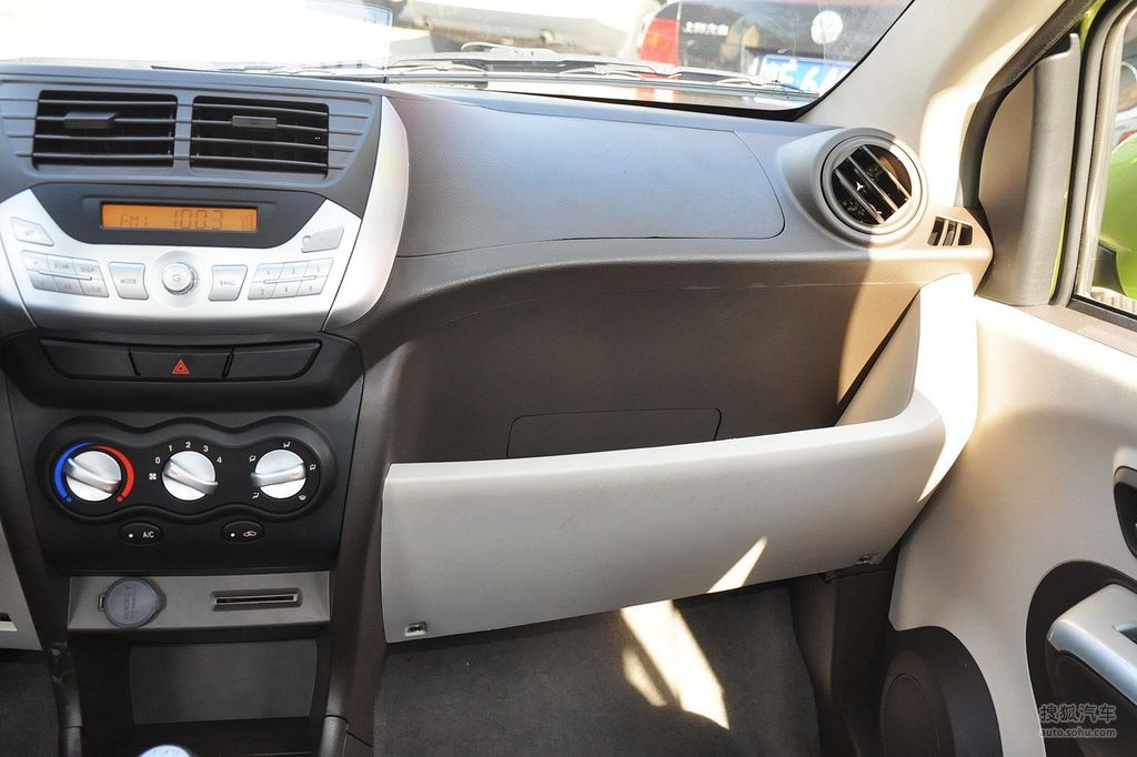 【 众泰z100高清图片】_双色内饰_内饰_搜狐汽车网