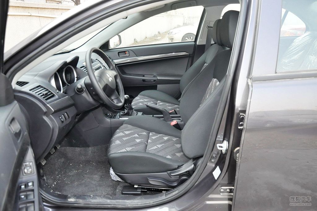 【 三菱风迪思高清图片】_深色内饰_内饰_搜狐汽车网