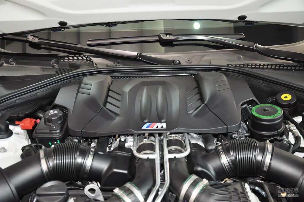 2014款宝马m5马年限量版 - 发动机特写