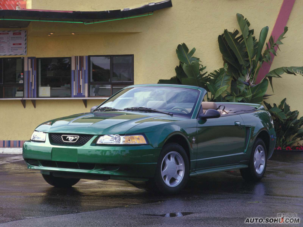 2000款福特野马convertible