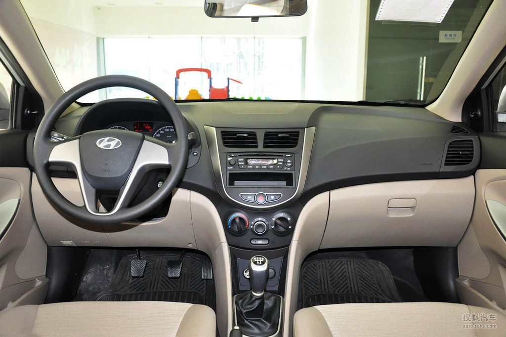 2014款现代瑞纳三厢1.