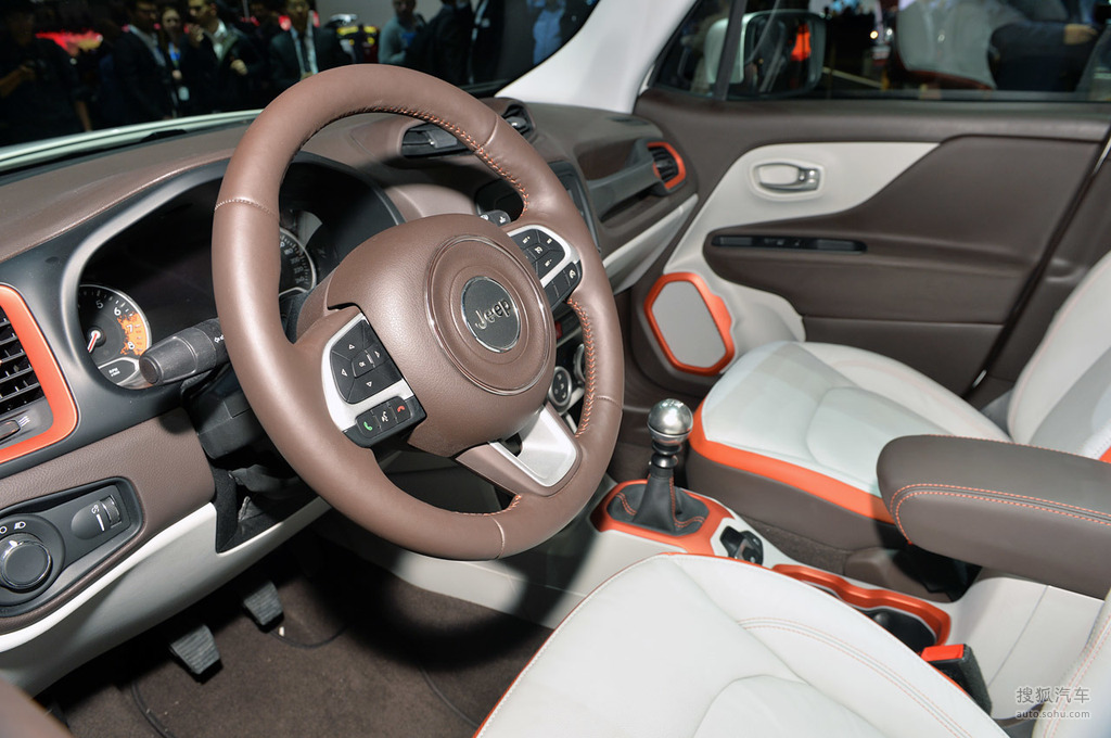 【 jeep自由侠高清图片】_内饰_搜狐汽车网