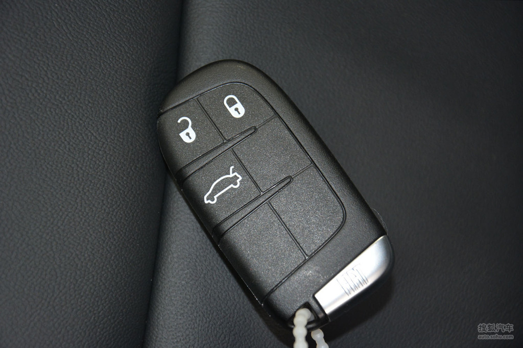 2014款菲亚特致悦14t自动舒适版汽车钥匙