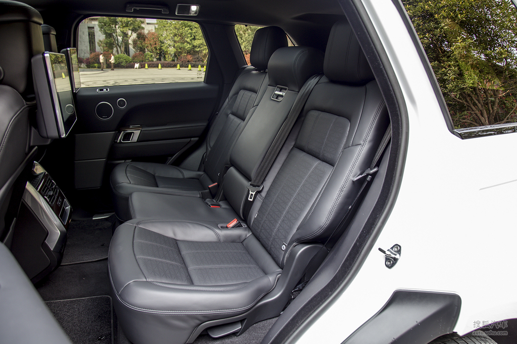 【 路虎揽胜运动版混合动力高清图片】_空间展示_搜狐汽车网