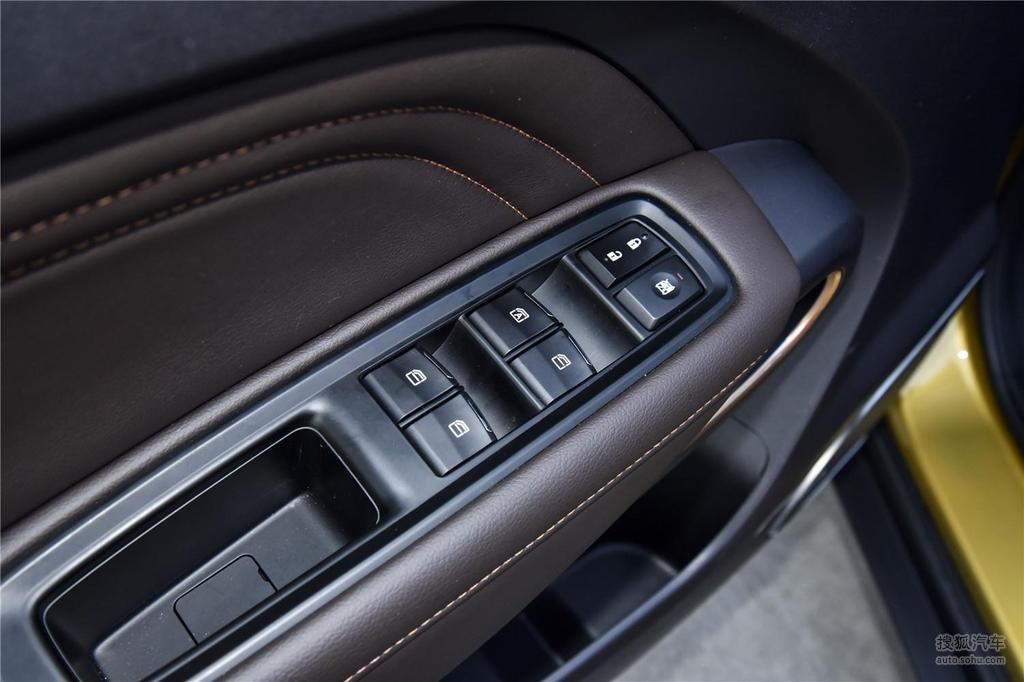 【 广汽传祺gs3高清图片】_2017款 200t 自动豪华版_黑色/棕色_内饰