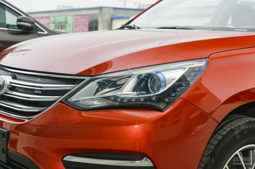 翡翠黄流光白水晶白活力橙山脉灰比亚迪宋