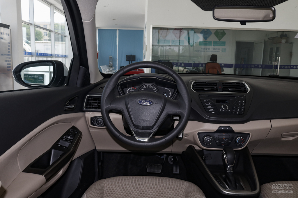 2017款福特福睿斯改款15l自动舒适型