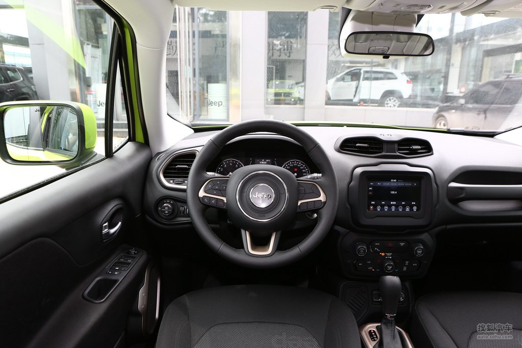 【 jeep自由侠高清图片】_暗夜骑士酷黑色_内饰_搜狐汽车网