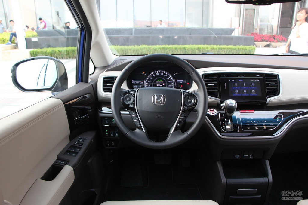 2018款广汽本田奥德赛24l至尊版方向盘