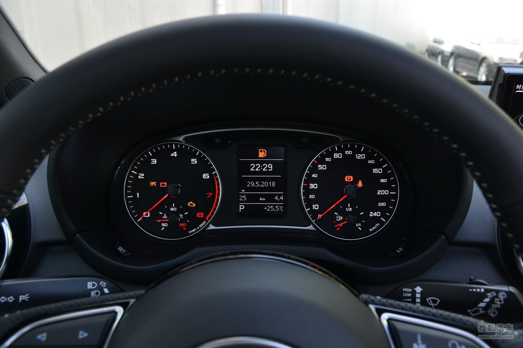 2018款奥迪a1 30 tfsi 限量典藏版 - 仪表板提示:支持键盘翻页 ←左