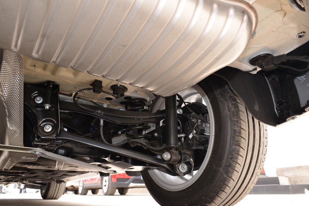 【 宝马2系旅行车高清图片】_2018款 218i 领先型_底盘发动机_搜狐