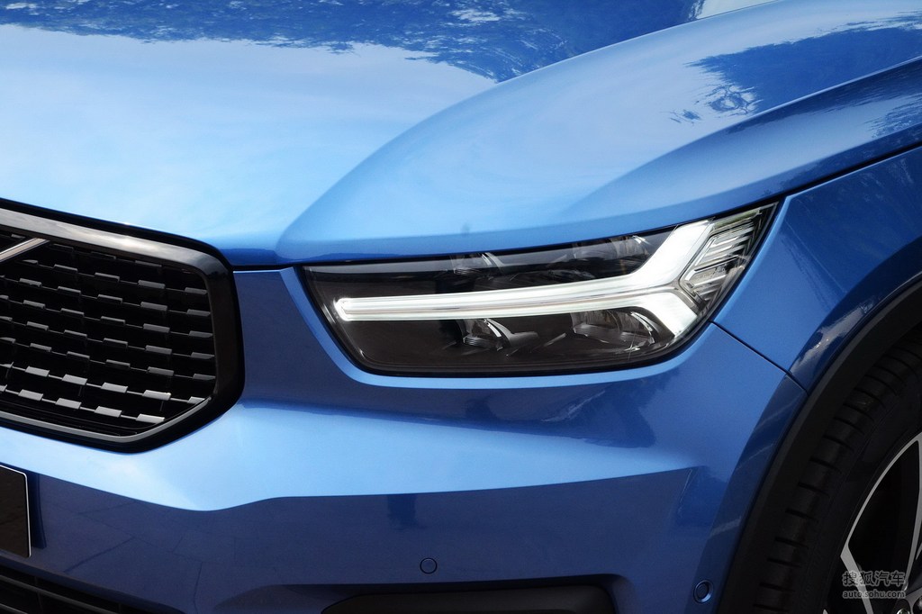 2019款沃尔沃xc40t4四驱子夜亚马逊蓝