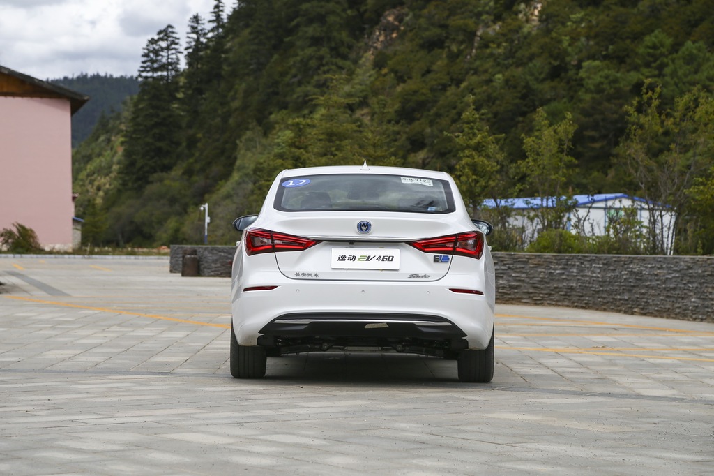 长安新能源逸动ev460