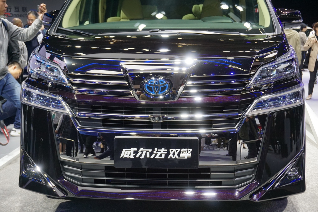 丰田威尔法双擎