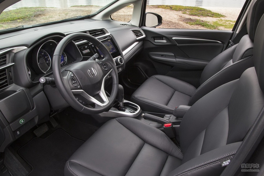 2015款本田飞度     提示:支持键盘翻页 &larr;左 右&rarr