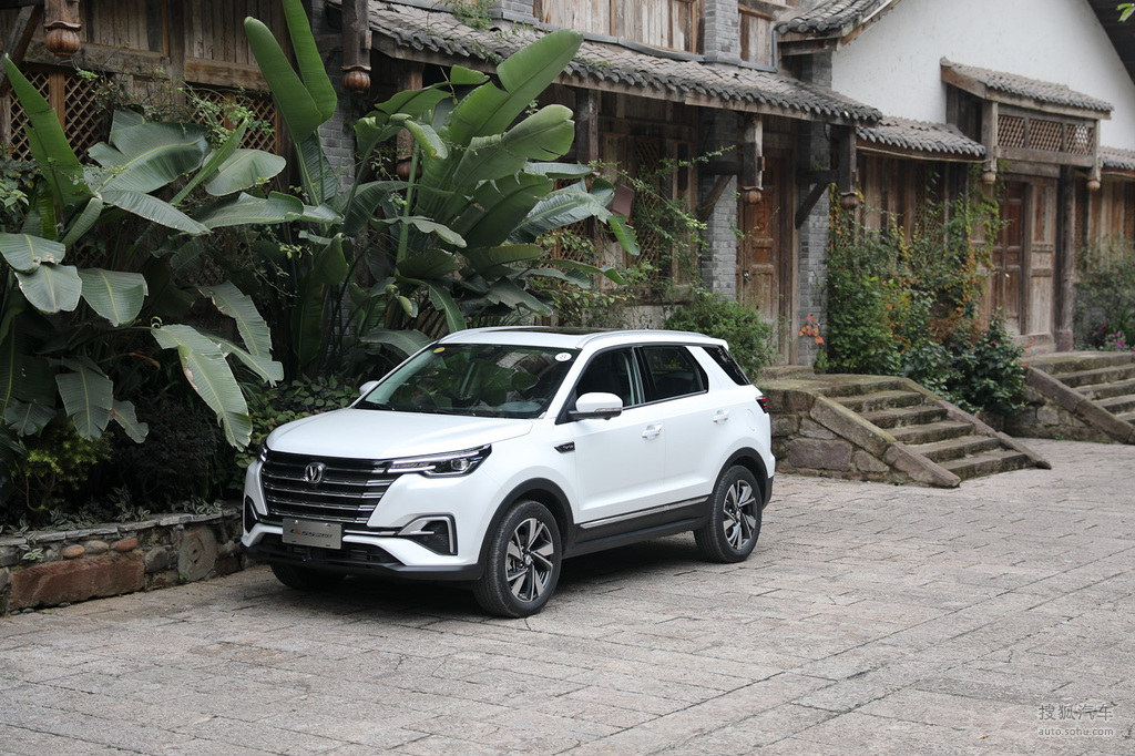 2020款长安cs55plus15t自动炫动型