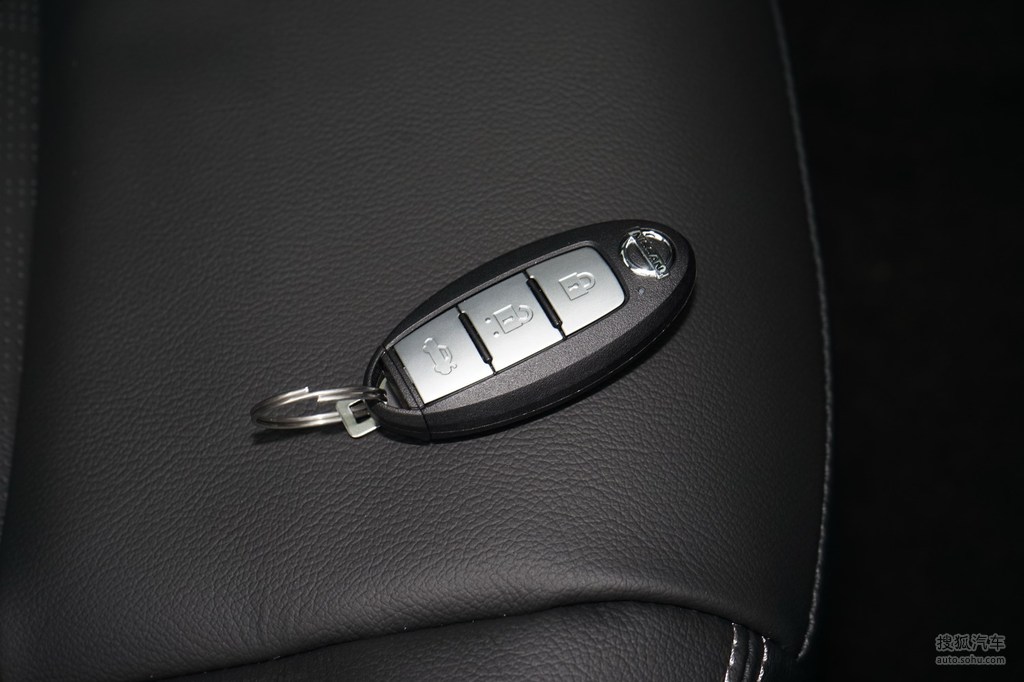 【 日产天籁高清图片】_黑色_内饰_搜狐汽车网