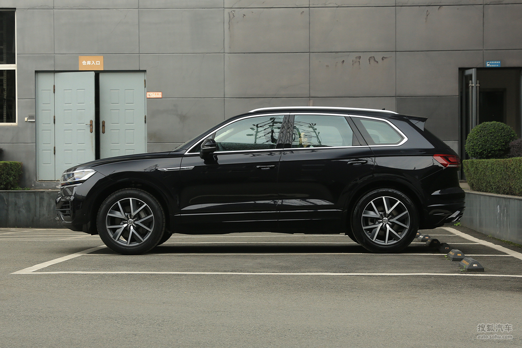 【 大众途锐高清图片】_钢琴黑_外观_搜狐汽车网