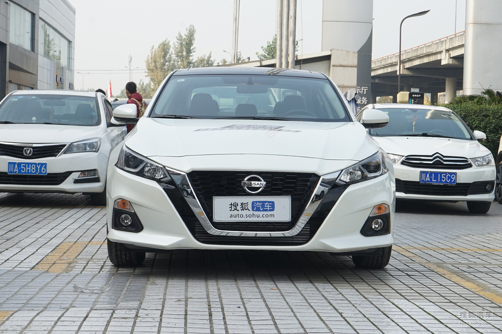 【 日产天籁高清图片】_珠光白_外观_搜狐汽车网