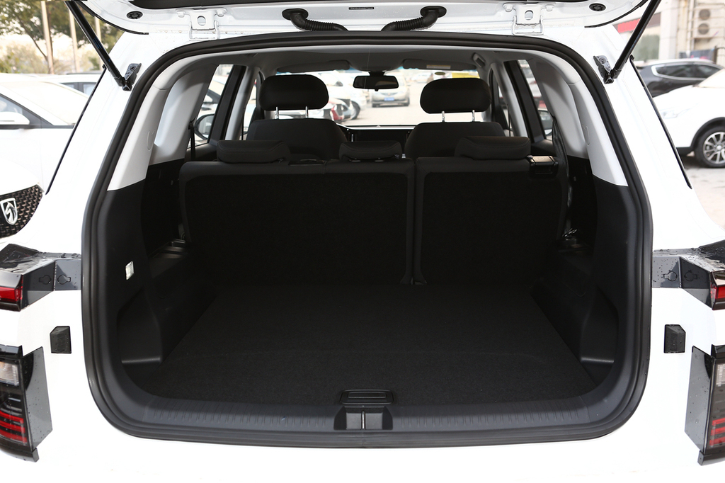 2019款新宝骏rm515l手动24小时在线精英型5座