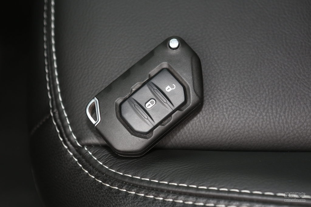 0t sahara 四门电动敞篷版 国vi - 汽车钥匙提示:支持键盘翻页 ←左