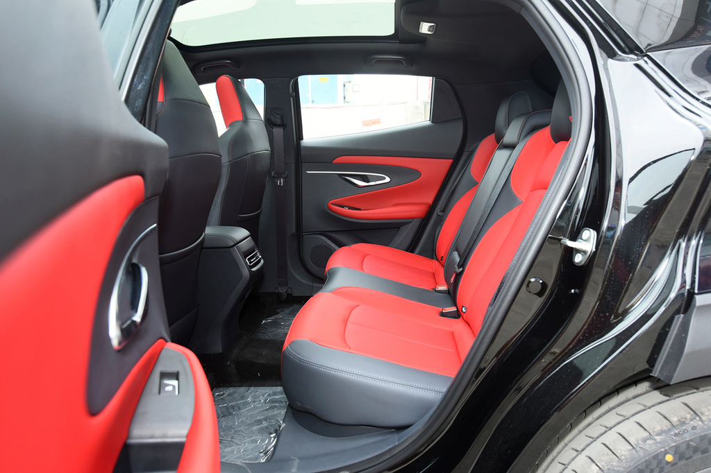 5t 尊贵型 - 后排空间提示:支持键盘翻页 ←左 右