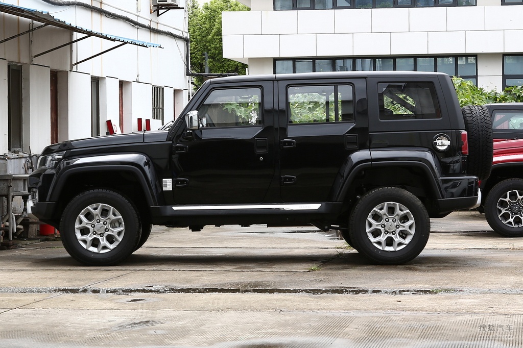 2019款北京越野北京bj40p系列plus23t手动四驱尊贵版国vi