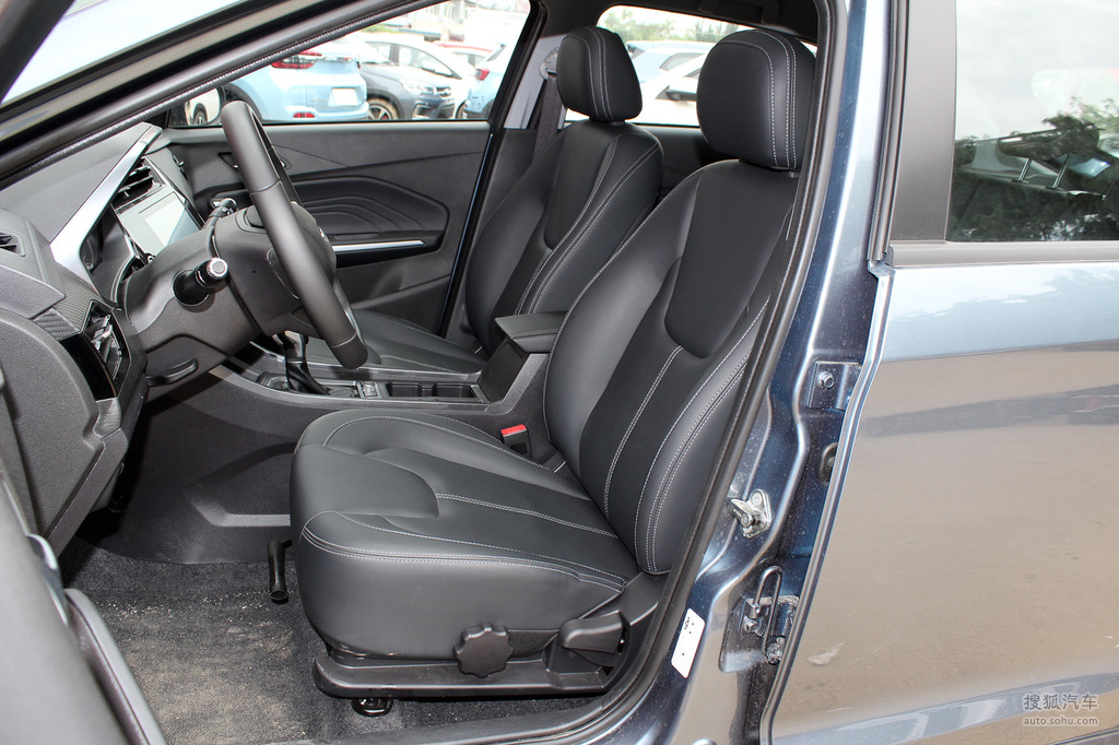 【 奇瑞瑞虎3x高清图片】_2021款 plus 1.