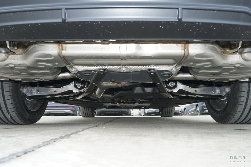 【 奥迪a6l高清图片】_2021款 45tfsi quattro 臻选动感型_底盘发动机