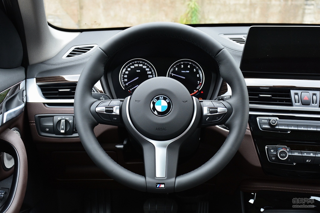 宝马x1 xdrive25li 尊享型 - 方向盘提示:支持键盘翻页 ←左 右