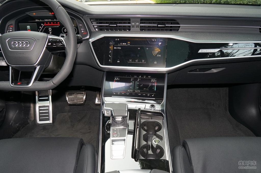 2021款 奥迪rs7 sportback - 中控台提示:支持键盘翻页 ←左 右