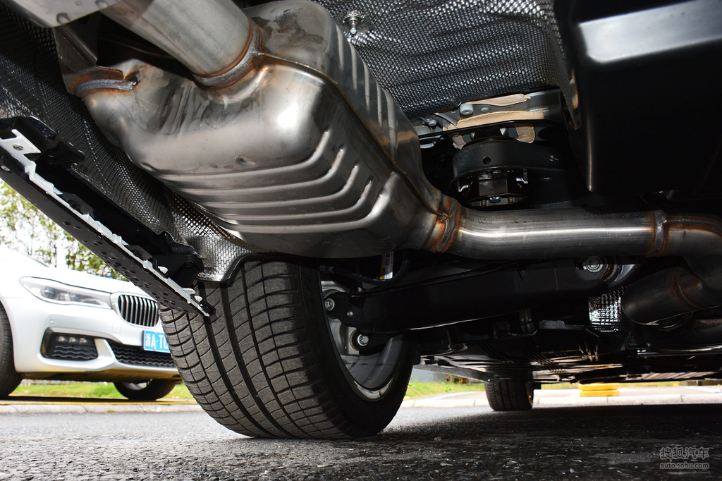 【 奔驰e级双门高清图片】_底盘发动机_搜狐汽车网