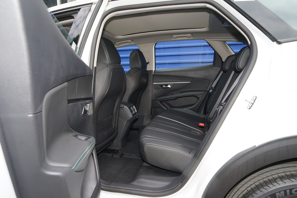 【 标致4008高清图片】_空间展示_搜狐汽车网