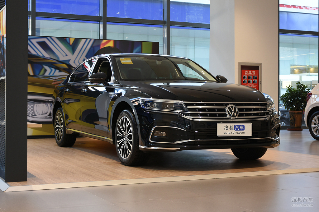 (8)其他(118)外观颜色:珠光银幻影黑天鹅绒棕冰川银大众辉昂4s店报价