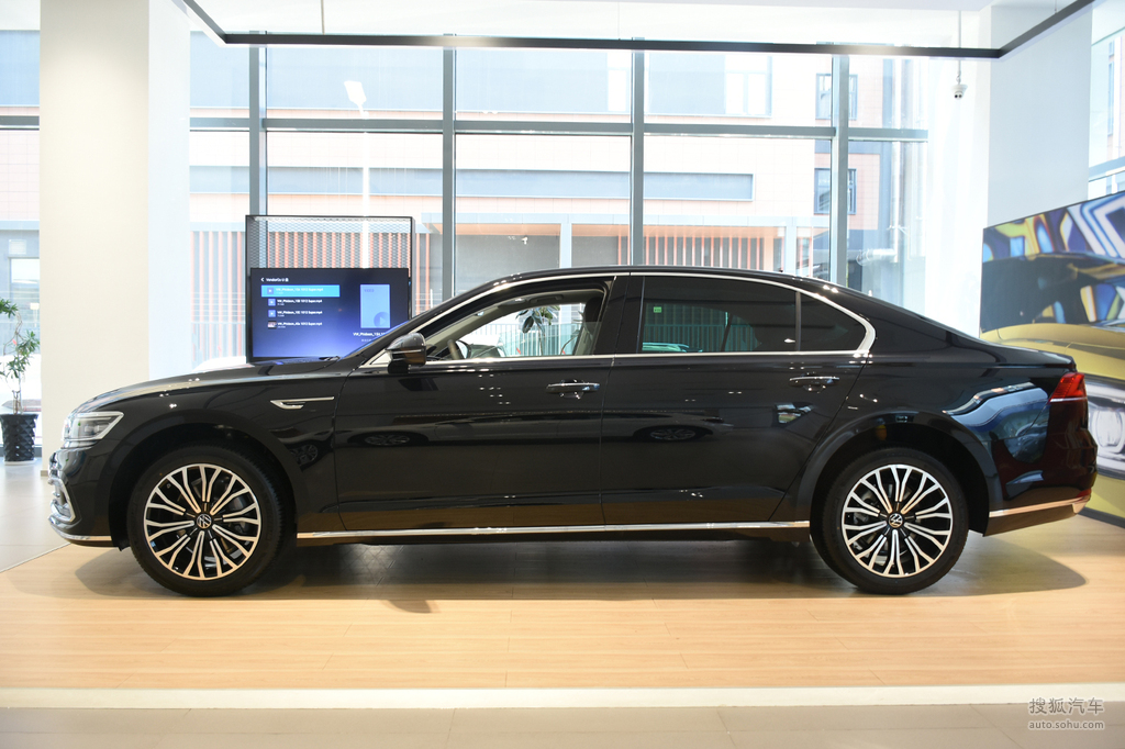 (8)其他(118)外观颜色:珠光银幻影黑天鹅绒棕冰川银大众辉昂4s店报价