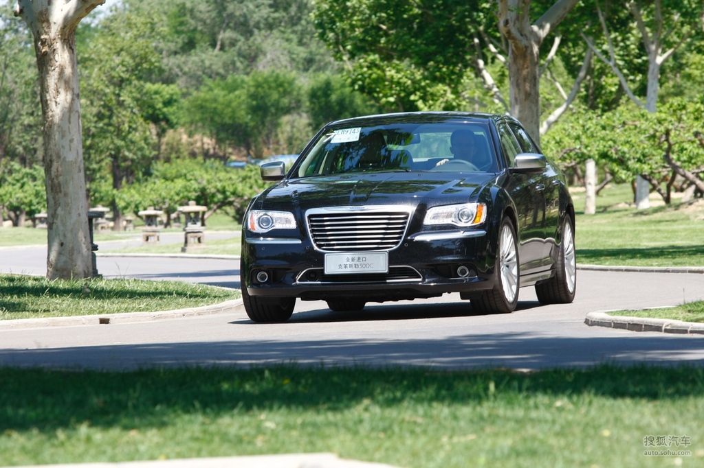 【 克莱斯勒300高清图片】_2014款 300c 3.0l 卓越版_外观_搜狐汽车网