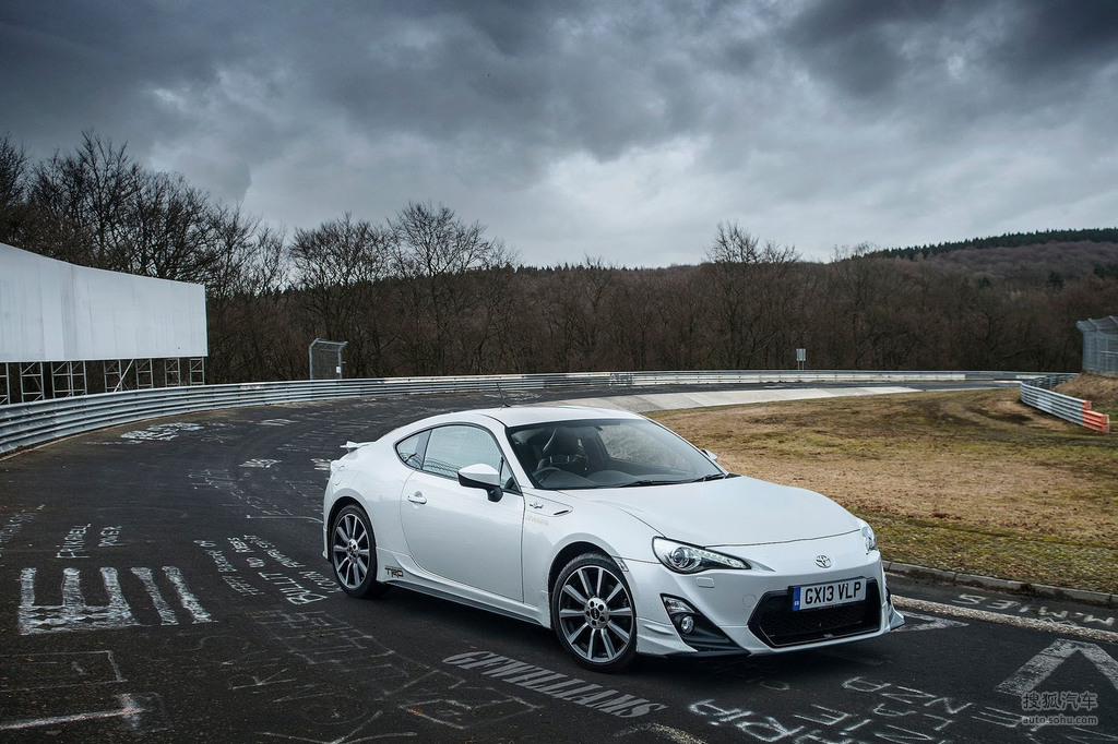 搜狐汽车>图库>丰田>丰田(进口)>86组图>2014款丰田gt86trd> 24.