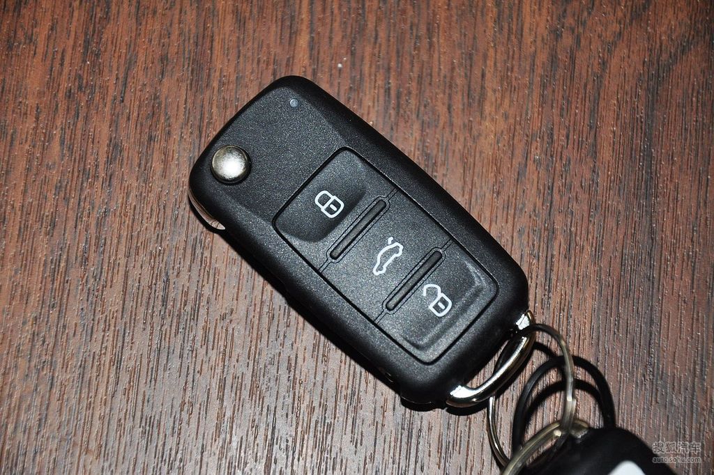 2015款大众途观18tsi手自一体两驱舒适版汽车钥匙