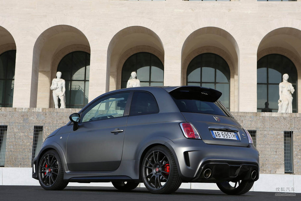 2015款菲亚特695 abarth biposto