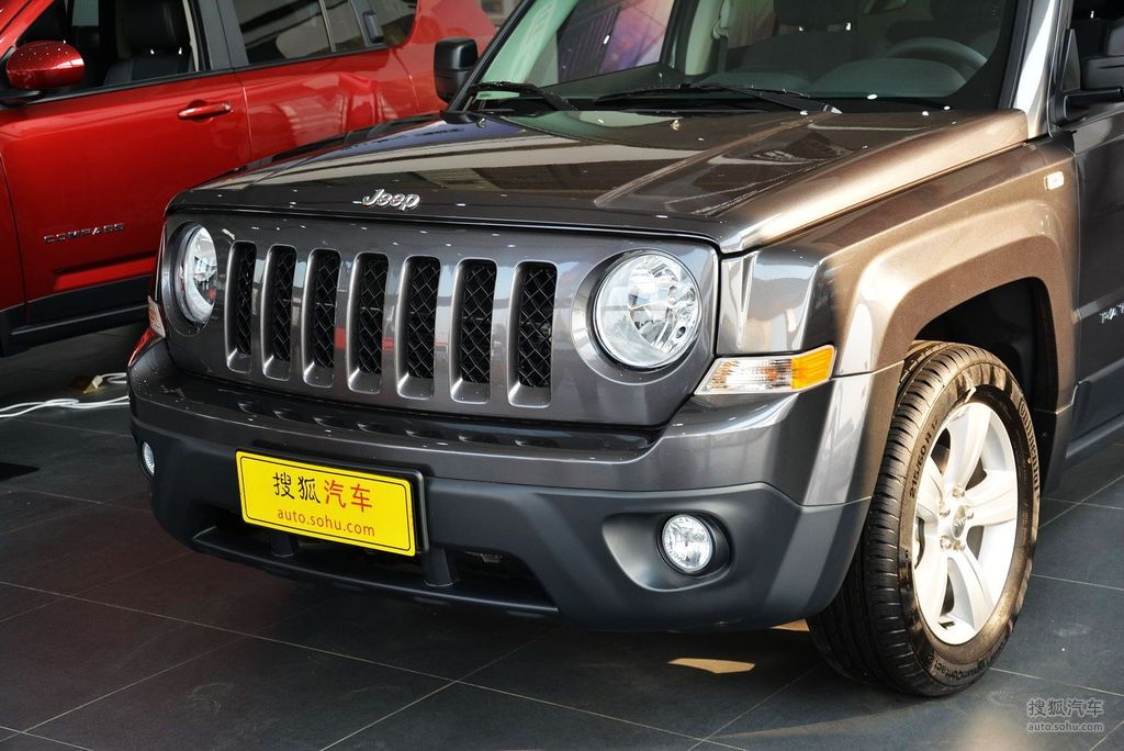 2014款jeep自由客2.0l运动增强版